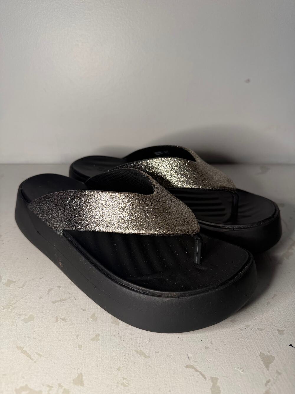 Crocs Getaway Glitter Platform Flip Flops Black Metallic Womens 8 US